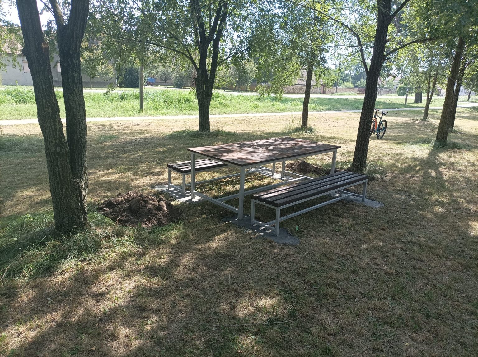 Mini park u Glogonju obogaćen klupama i stolovima